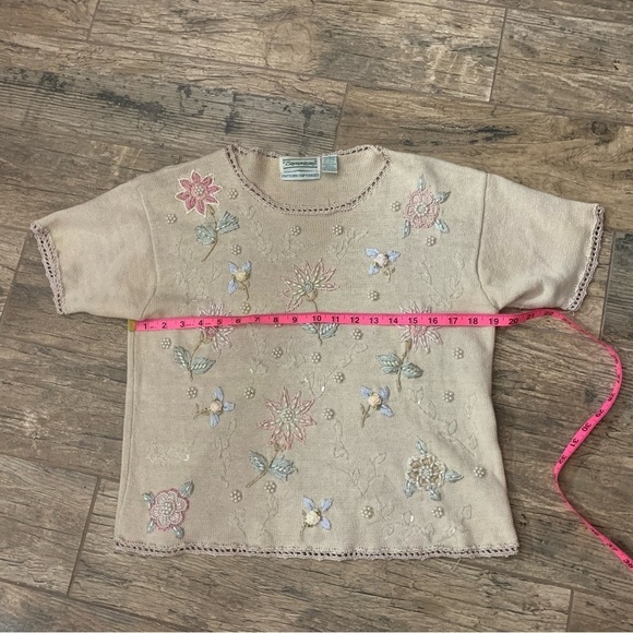 Women’s vintage Shenanigans tan beaded embroidered floral short sleeve top - Picture 4 of 5